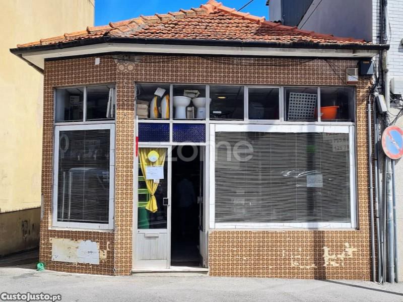 Trespasse De Drogaria Em Coimbrões