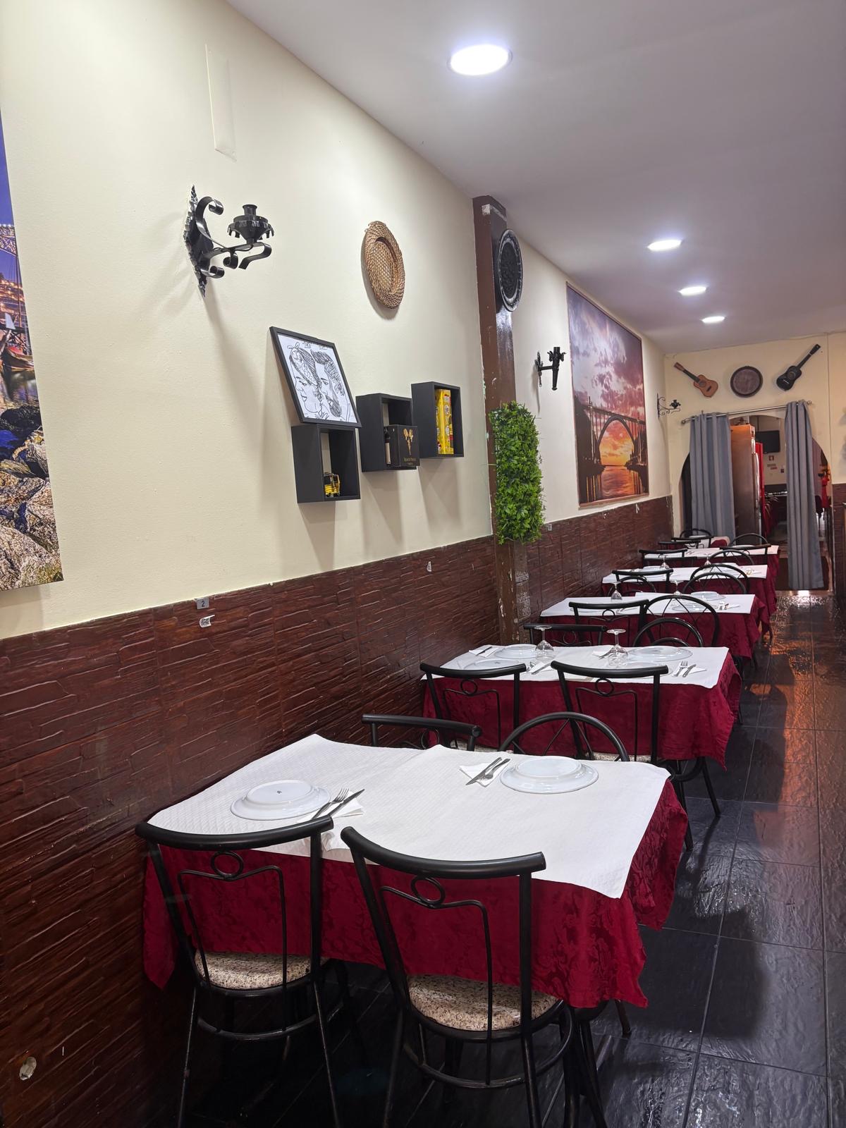 Restaurante equipado e a funcionar