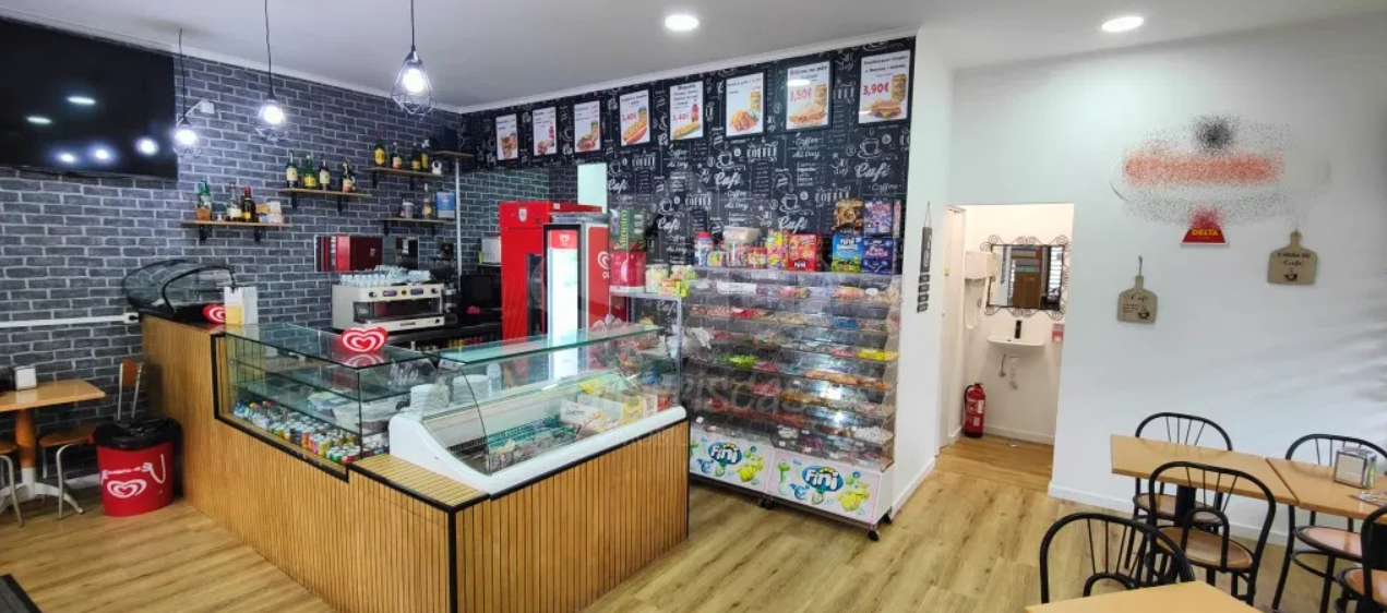 Pastelaria para trespasse, no Bº do Estacal Novo, Sta Iria de Azóia.
