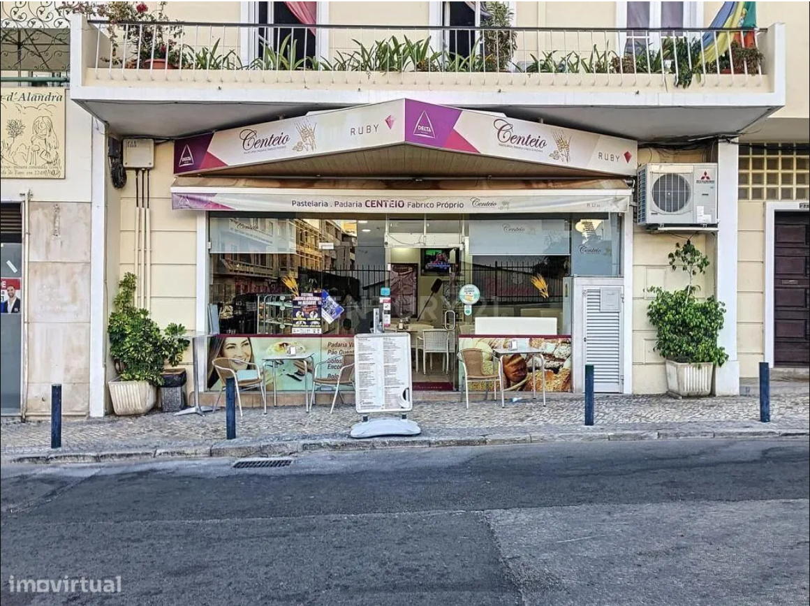 Pastelaria e Cafetaria para Trespasse