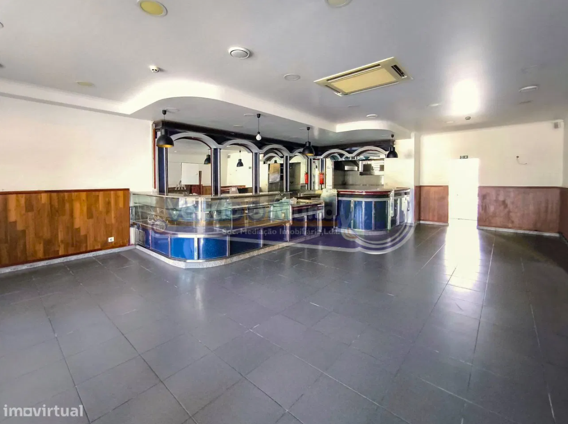 Espaço comercial em Samora Correia