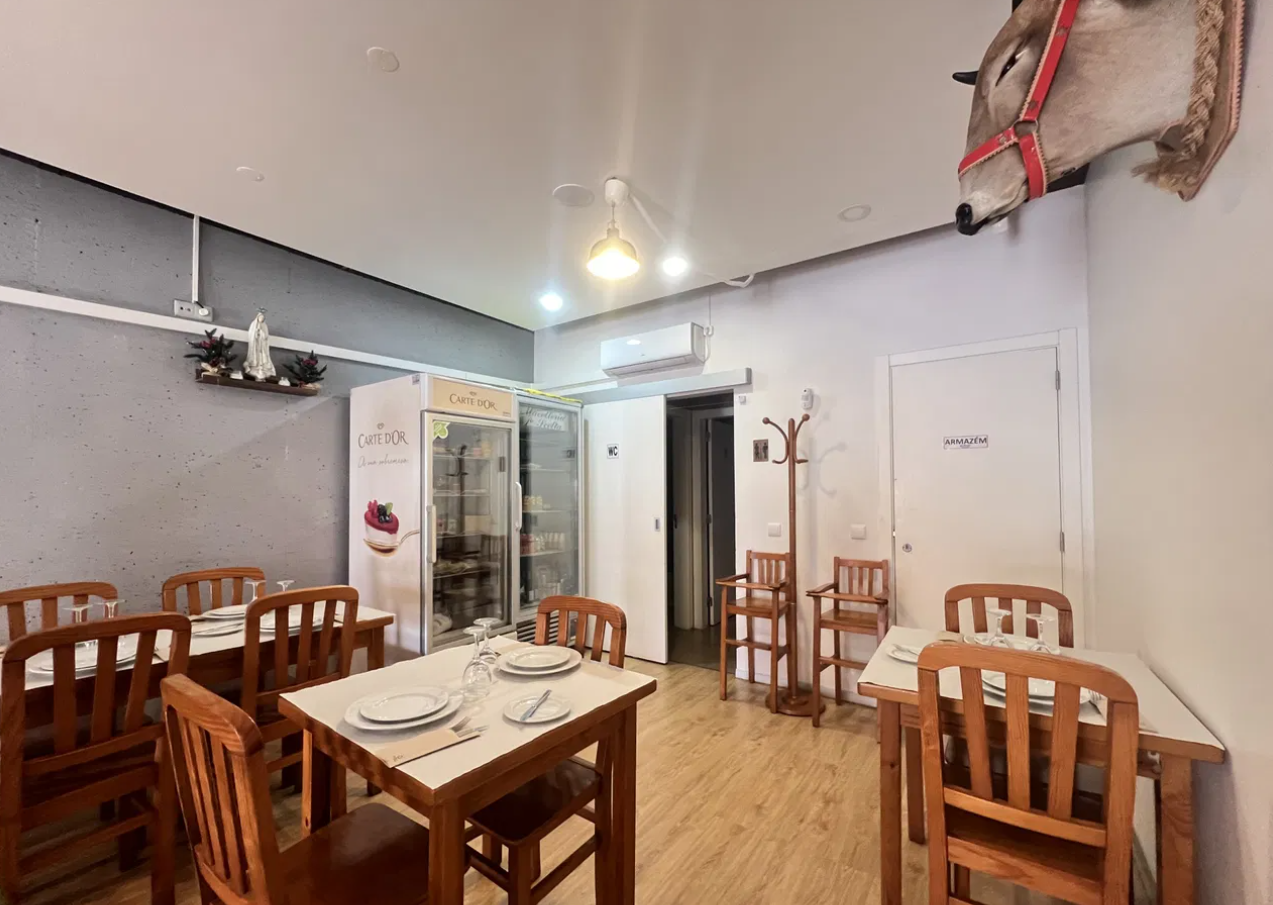 Restaurante em Funcionamento Perto do Baleal
