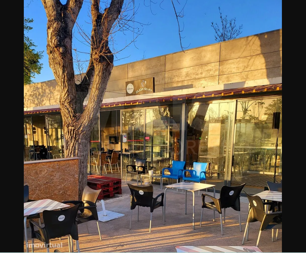 Cafe/Bar em pleno funcionamento