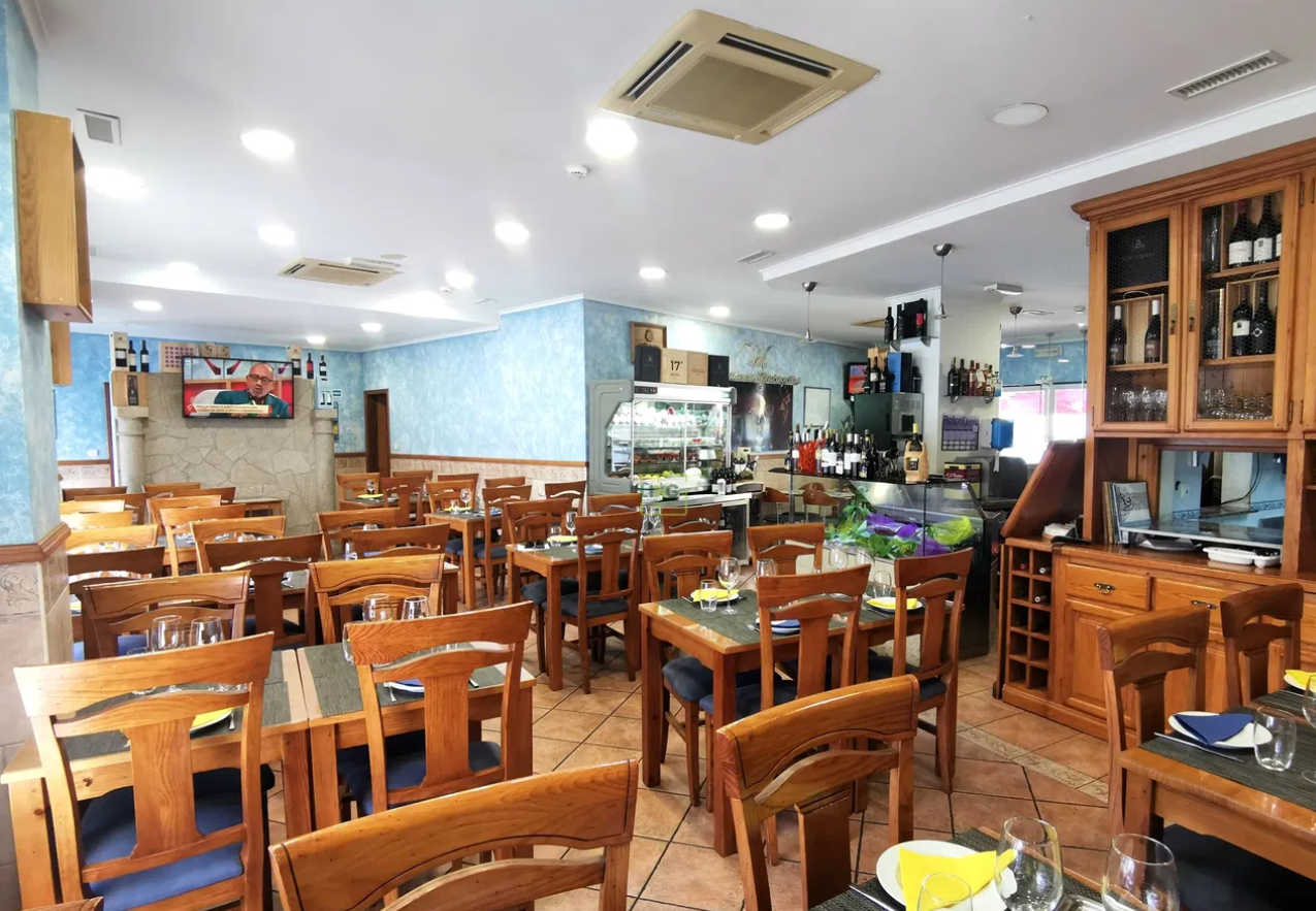 Restaurante/Marisqueira, situado na Qtª Pires Marques, com uma área de 769 m2