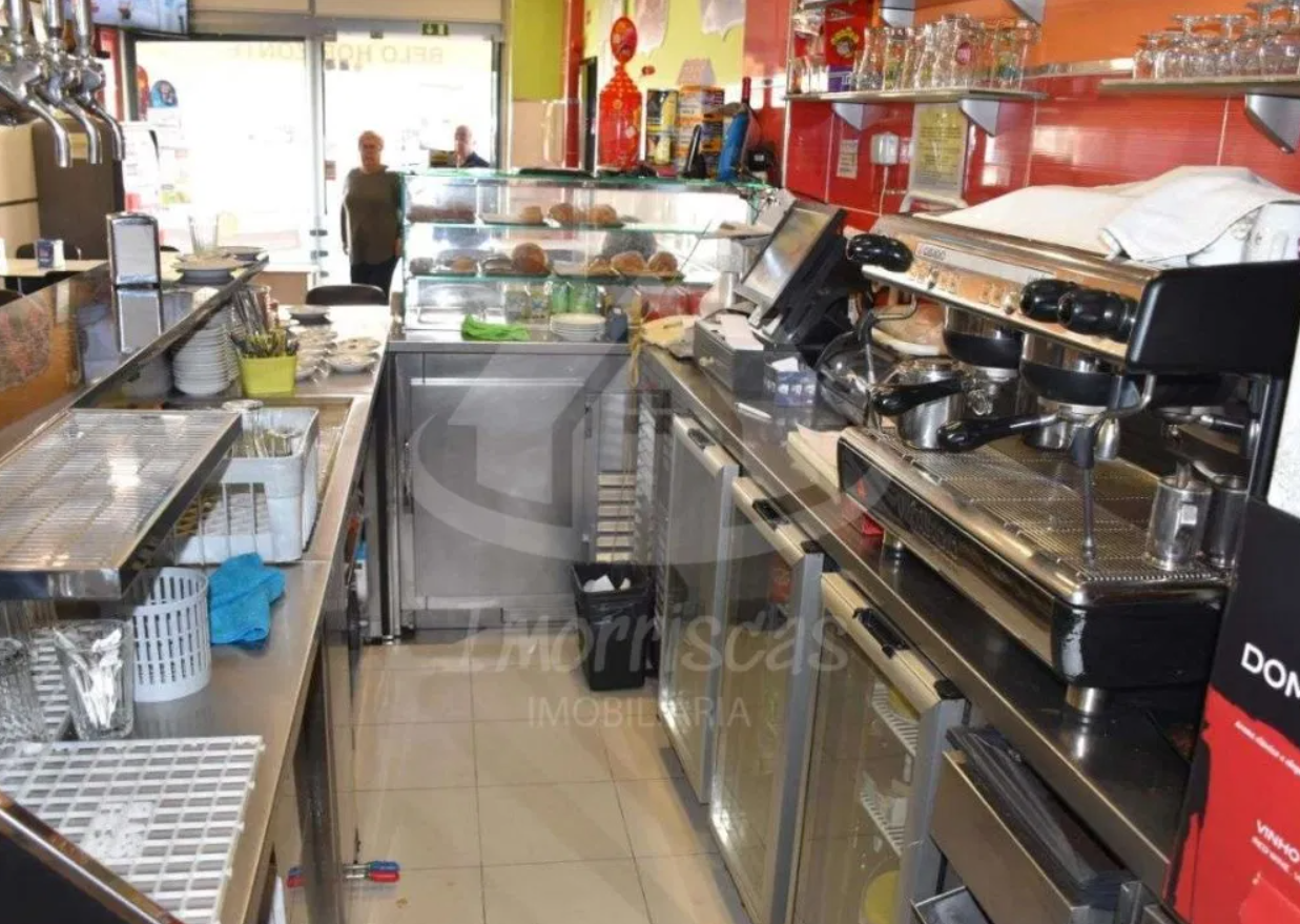 Restaurante em funcionamento em Vale de Figueira, São João da Talha