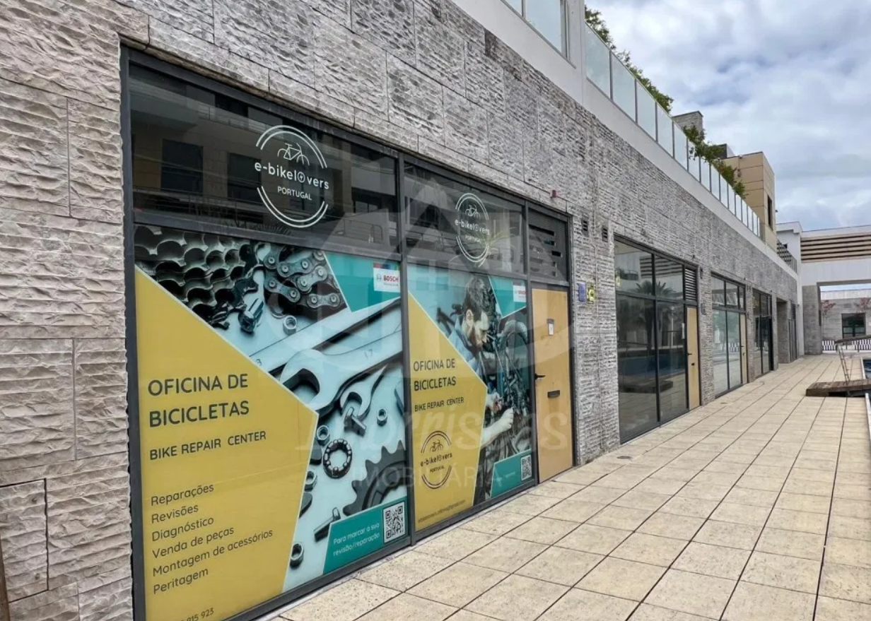 Loja para comércio, com parqueamento, na Marina do Parque das Nações
