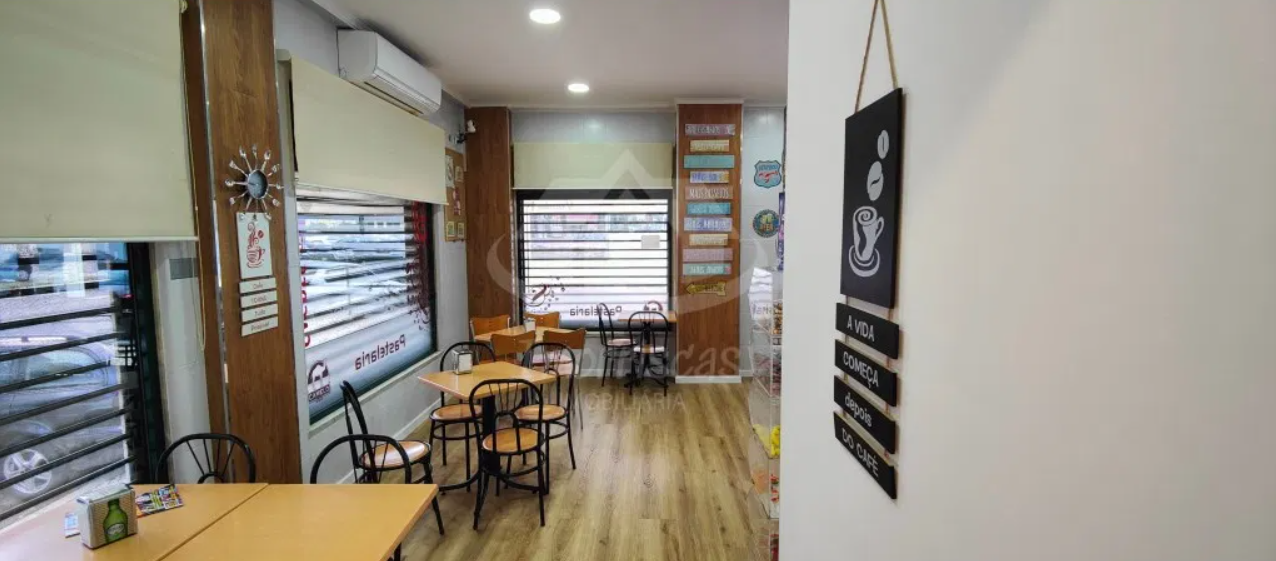 Cafetaria/Snack Bar com 60m2, no Bº do Estacal Novo, Sta Iria de Azóia