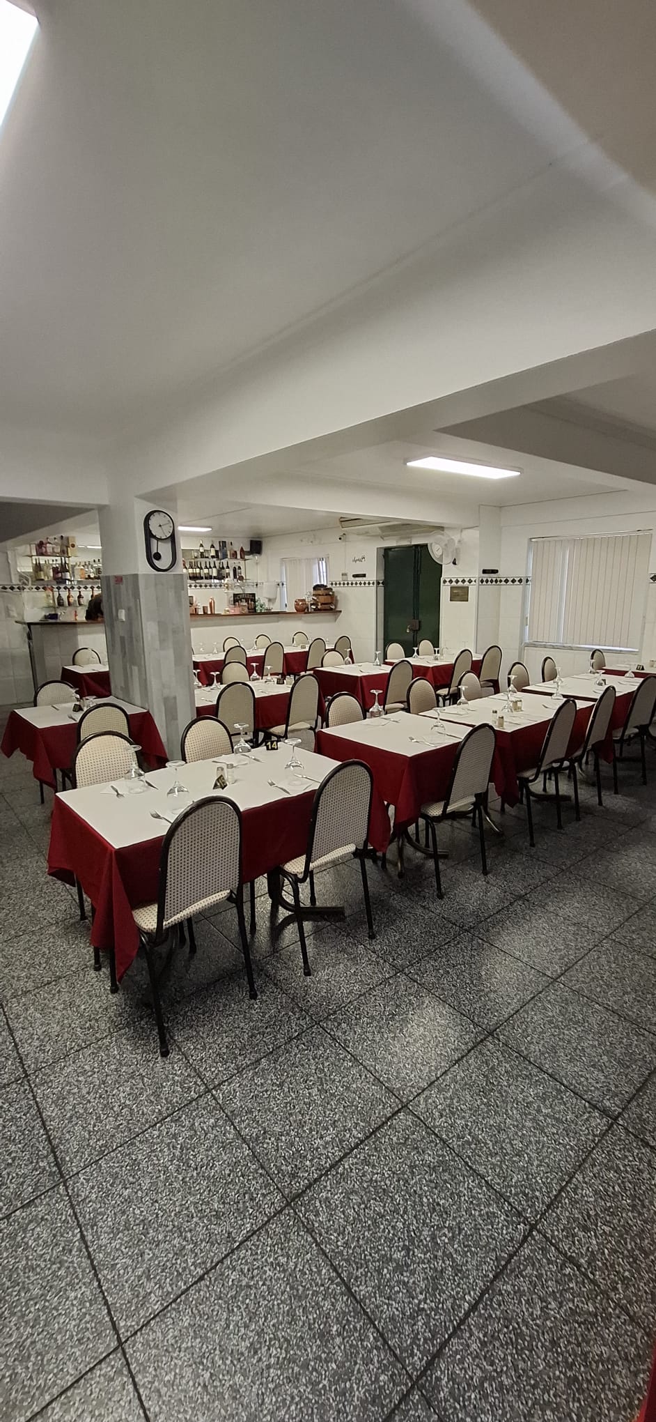 Trespasse de Restaurante & Churrasqueira Tradicional com Cozinha.