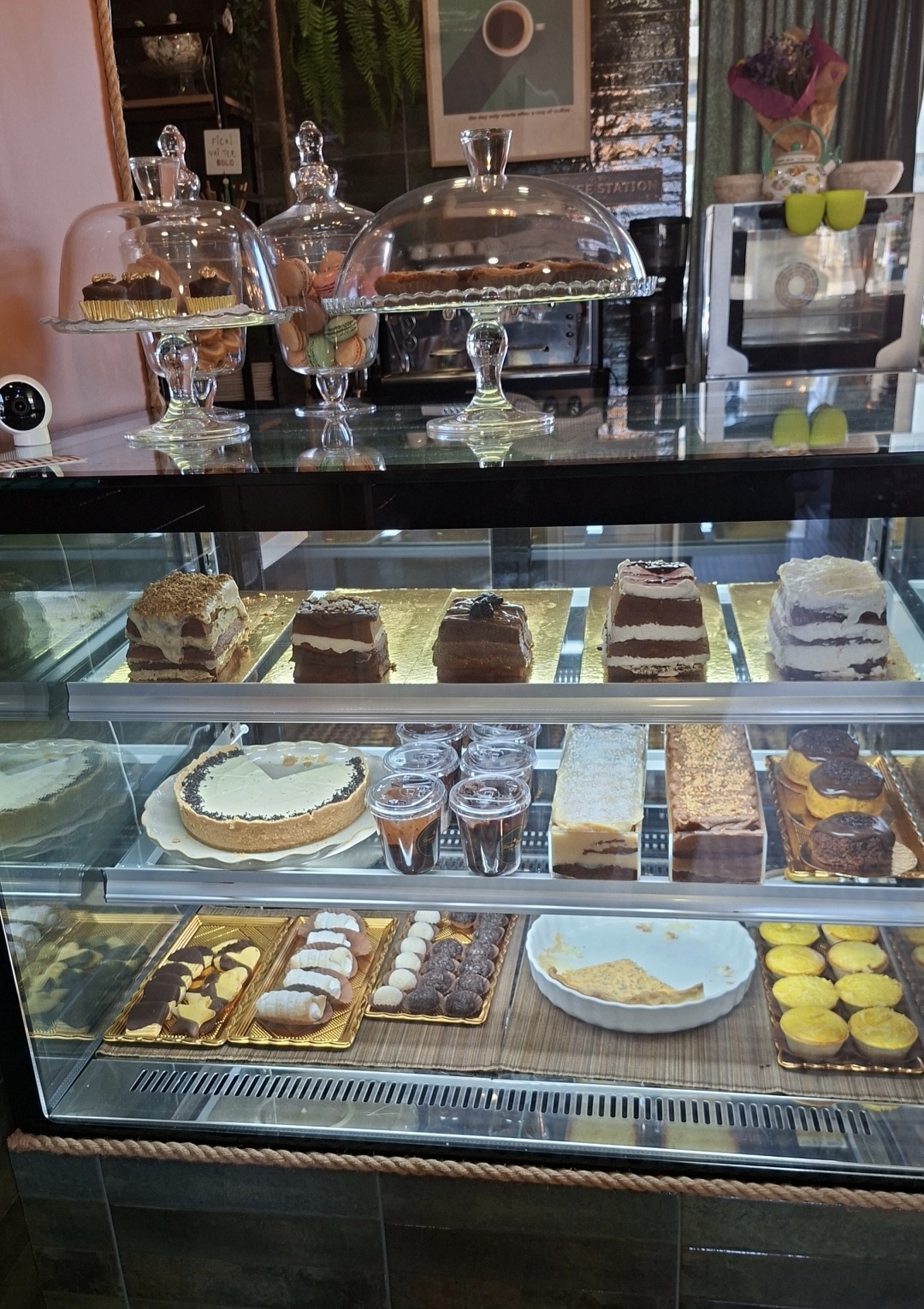 Cafetaria em Matosinhos pronta a operar